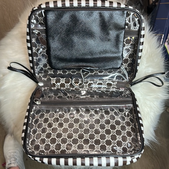 EUC HENRI BENDEL MEGAN HESS TRAVEL CASE - Picture 13 of 16